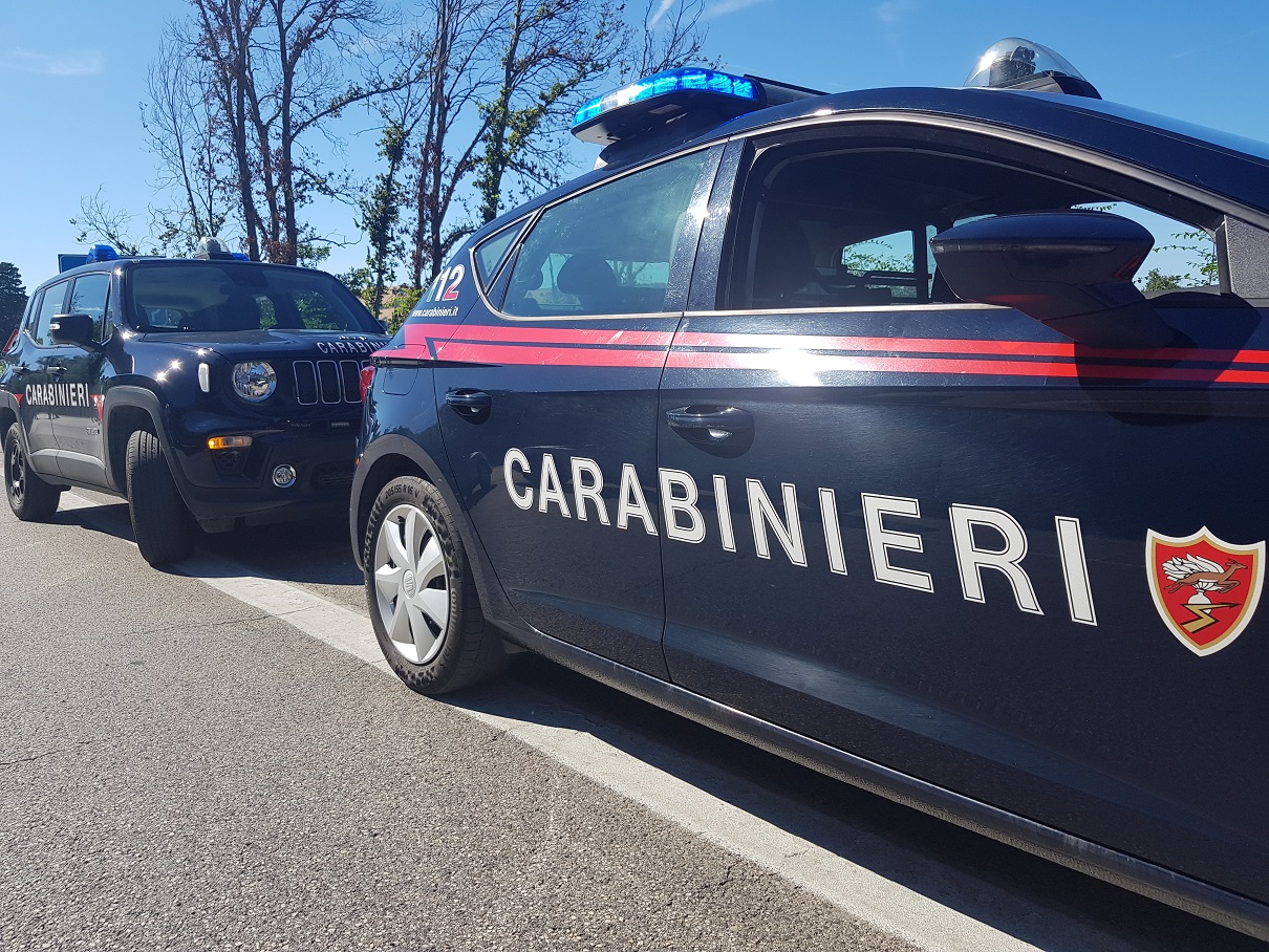 Femminicidio Nell Ascolano Uccide La Moglie A Coltellate In Casa C