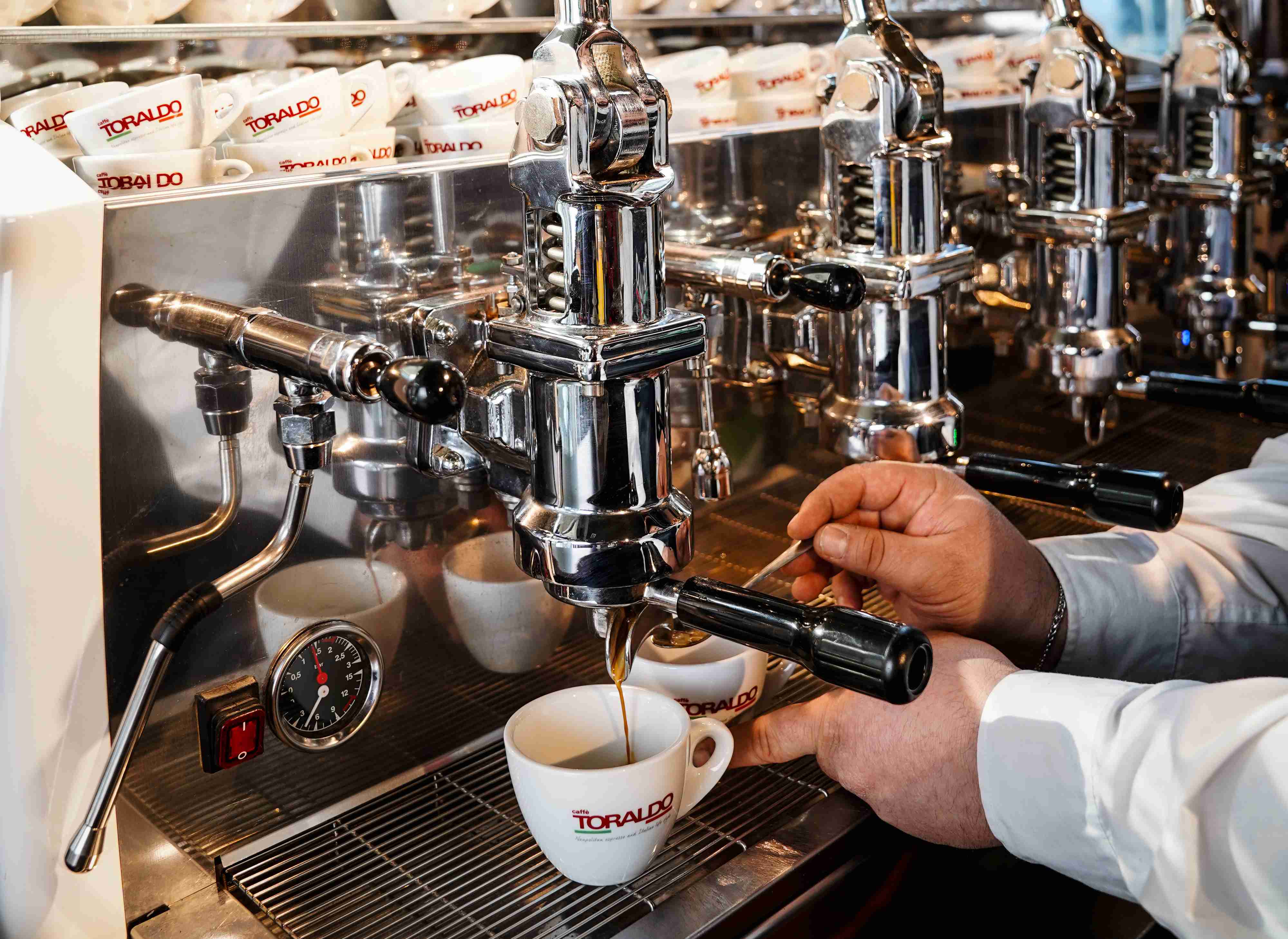 Corso di approccio al mondo del bar gratuito aperto a chi ha già un minimo di esperienza nella caffetteria con opportunità di fare uno stage
