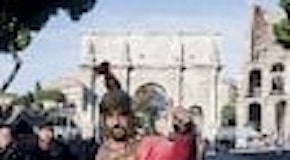 Roma, i centurioni tornano al Colosseo per un giorno. Ordinanza rinnovata in serata