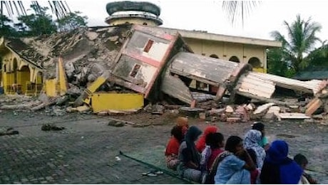 Terremoto a Sumatra, almeno 25 morti, decine di dispersi. Magnitudo 6,4