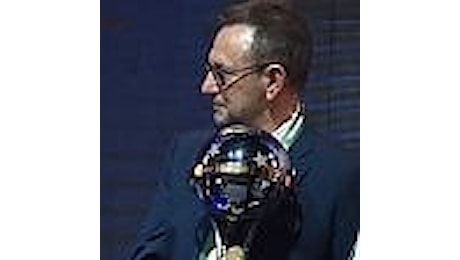 Chapecoense, il presidente del club ritira il trofeo della Copa Sudamericana 2016