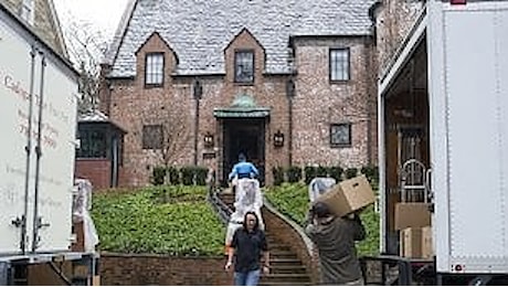 Benvenuti a villa Obama: addio alla Casa Bianca, è iniziato il trasloco nella nuova abitazione