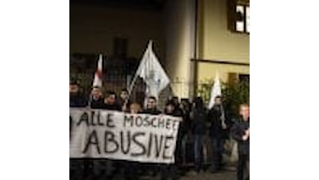 Lombardia, la Regione manda a tutti i sindaci una circolare sui centri culturali islamici: rispettare la legge anti moschee