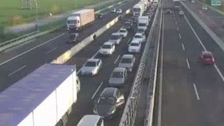 Bologna, scontro pullman-tir in autostrada: 40 feriti