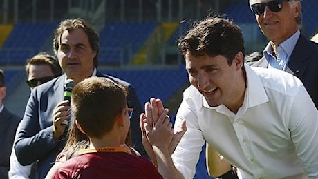 Justin Trudeau incanta l'Italia: dall'abbraccio di Amatrice alla maglia di Totti