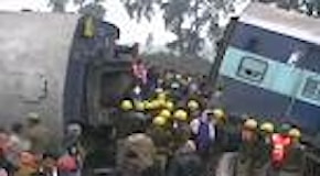 India: deraglia treno, 15 vagoni fuori dai binari