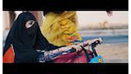 Arabia Saudita, video virale contro i divieti: le donne guidano, ballano e fanno clic