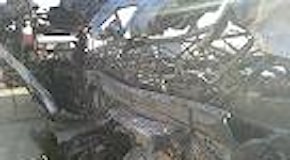 Incidente A4, tra lamiere e bagagli carbonizzati: le immagini del bus distrutto