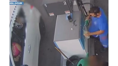 L’aggressione a Catania: in un video l’acquisto della benzina con la quale le due donne hanno dato fuoco a Giusi