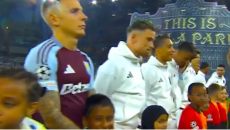 Suona l'inno dell'Europa League: risate e perplessità prima di Aston Villa-Paris Saint Germain