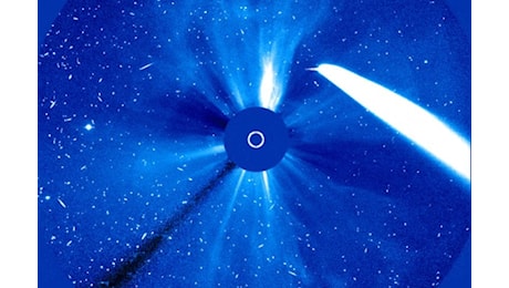 La cometa del secolo colpita da violenta espulsione solare: il 10 ottobre possibile aurora in Italia