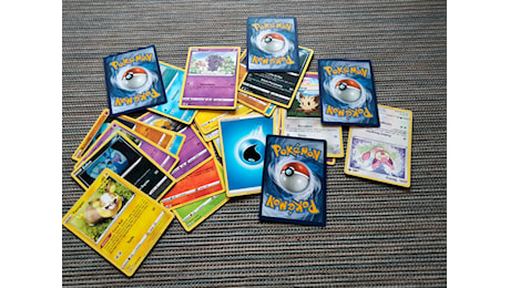 Vende a 105 mila euro una collezione di carte Pokemon ma lo pagano con i soldi del Monopoli, austriaco truffato a Torino