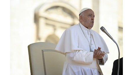 Papa Francesco: Tutelare la dignità umana in questa nuova stagione di uso delle macchine