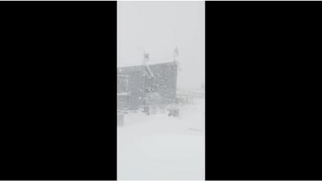 Marmolada, il video di Carlo Budel della nevicata sulla cima della montagna