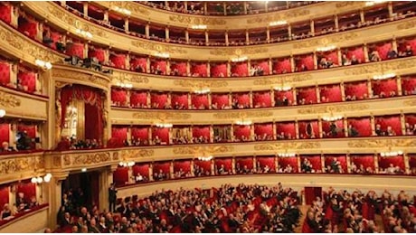 La Prima della Scala a Milano, gli arrivi al foyer di vip e istituzioni – La diretta video