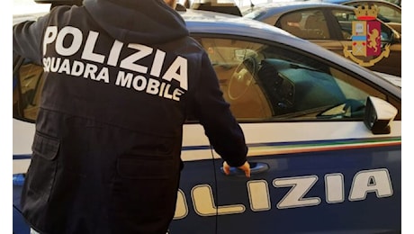 Incendio a Napoli, trovato un cadavere: è di un 20enne legato alla criminalità