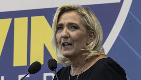 Francia, la procura chiede 5 anni di carcere e 5 anni di ineliggibilità per Marine Le Pen