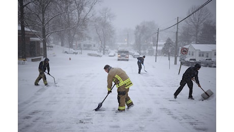 Tempesta di neve negli Usa, emergenza in 7 Stati: in Kansas la nevicata più abbondante degli ultimi 32 anni