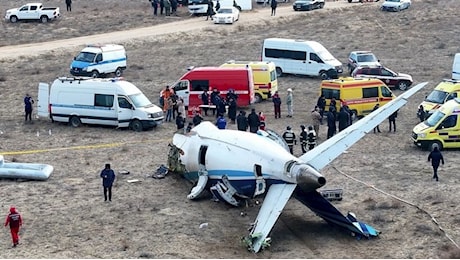 Aereo precipitato in Kazakistan, Azerbaigian apre inchiesta su cause dello schianto del volo J28243