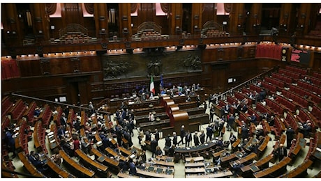 Manovra, oggi fiducia e voto finale alla Camera: il governo incassa la fiducia con 211 sì