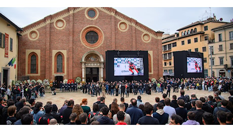 Guido Meda commosso al funerale di Luca Salvadori: Grazie per cosa hai fatto per i nostri figli