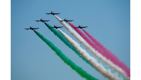 Frecce tricolori, collisione in volo a Pantelleria: solo un pilota ferito in modo lieve Frecce tricolori, collisione in volo a Pantelleria: solo un pilota ferito in modo lieve