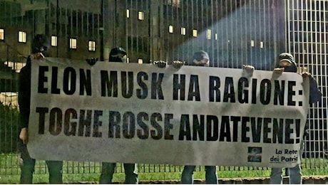 “Elon Musk ha ragione”, striscioni esposti nella notte davanti ai tribunali della Toscana