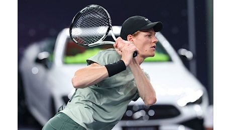 Jannik Sinner dopo l’approdo agli ottavi a Shanghai: “E’ stata una partita molto difficile, fisicamente e mentalmente. Quello che sarebbe ideale è che dopo le ATP Finals non ci fosse la Coppa Davis. P