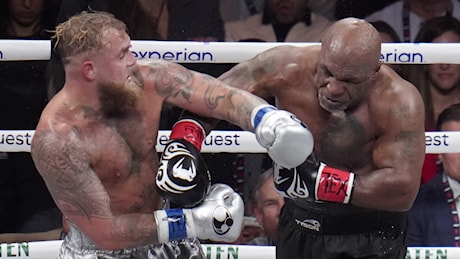 Tyson a 58 anni torna sul ring e viene sconfitto dal giovane YouTuber Jake Paul