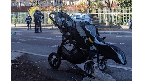 Mamma di due gemellini muore travolta da un tir: ha fatto in tempo a spostare il passeggino e a salvare i bimbi