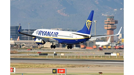 Fuma, beve e molesta gli altri passeggeri a bordo: paura su un volo Ryanair diretto a Milano