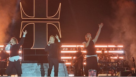 I Take That a Trani incantano una generazione: panini prosciutto e maionese in camerino ma sul palco il grande show – FOTO