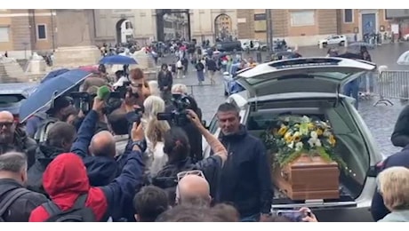 IL VIDEO. Ciao Luca, a Roma i funerali di Giurato fra amici e colleghi