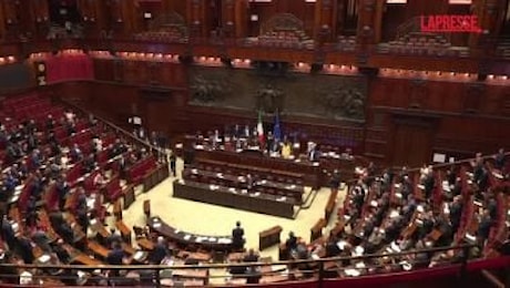 Manovra, il governo pone la fiducia: Ciriani si scusa per i ritardi