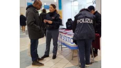 Punto informativo della Polizia di Stato allestito al centro commerciale 'Il Molino'