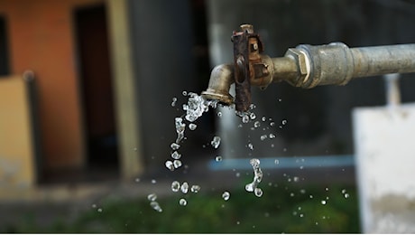 Crisi idrica, sit-in a Palermo del Codacons e i movimenti per l’acqua