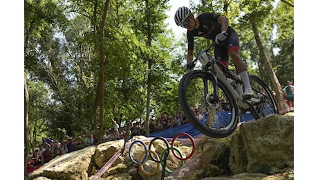 Mountain bike: Tom Pidcock strepitoso, bis d’oro nonostante una foratura. Luca Braidot quarto al termine di una super gara