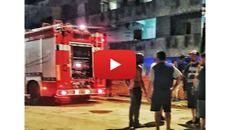 Napoli, crolla ballatoio a Scampia: 2 morti e 13 feriti di cui 7 bambini, il Video