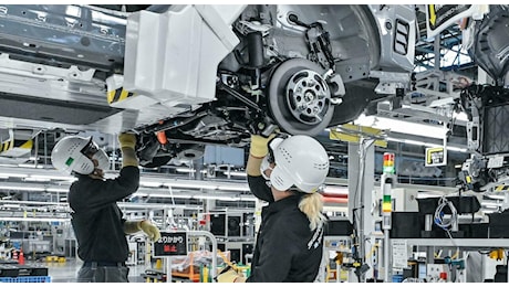 Auto, Nissan riduce la produzione. Stellantis taglia in Usa 1.100 posti