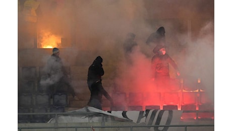 Tifosi furiosi dopo la partita: agguato alla squadra