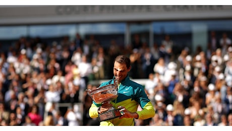 FOTO Nadal si ritira, quella volta che De Laurentiis gli regalò la maglia del Napoli