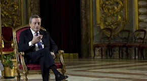 Draghi e le voci sulla presidenza della Commissione europea, lui ironizza: «Sempre posti lontano dall'Italia»