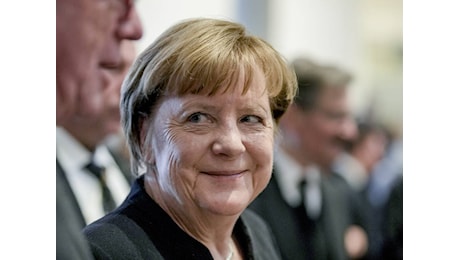Enigmatica Angela. Eterna cancelliera diventata il fantasma del potere tedesco