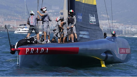 Maltempo e niente vento a Barcellona: sfida tra Luna Rossa e Alinghi rinviata di 24 ore