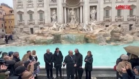 Fontana di Trevi riaperta al pubblico: 400 persone per volta potranno visitare il monumento