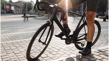 Ciclista multato per eccesso di velocità: l'incredibile caso nel milanese