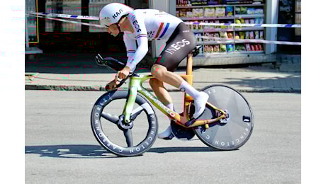 2^ tappa Giro d’Italia – A Tarling la crono, Roglic in rosa