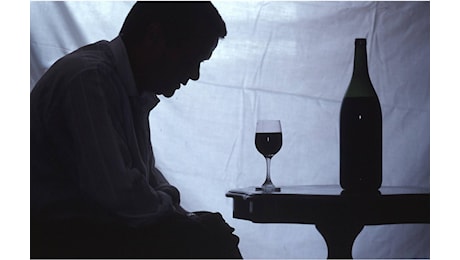 Alcol, Iss: 8 mln italiani consumatori a rischio, oltre 4mln 'binge drinker'