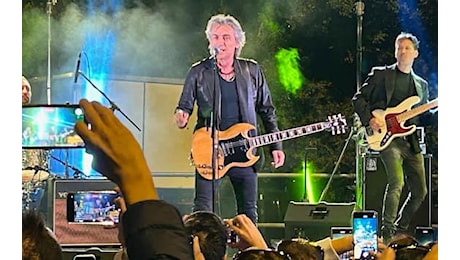 Ligabue parte col tour teatrale e annuncia nel 2025 la festa di compleanno di Certe Notti