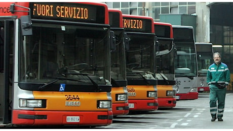 Parma, autista di bus aggredito da un gruppo di ragazzini: pugni e bottigliate in testa, fermato uno degli assalitori